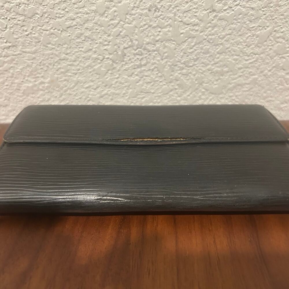 Louis Vuitton Epi Sarah Wallet Black with COA - Picture 4 of 12